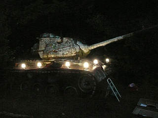 Freiluftlesung vor pensionierten Panzern